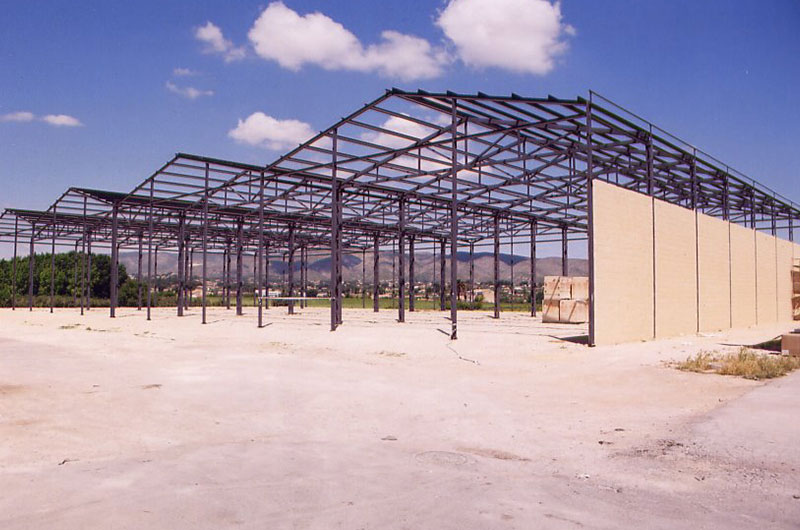Estructuras metálicas para naves industriales y edificios